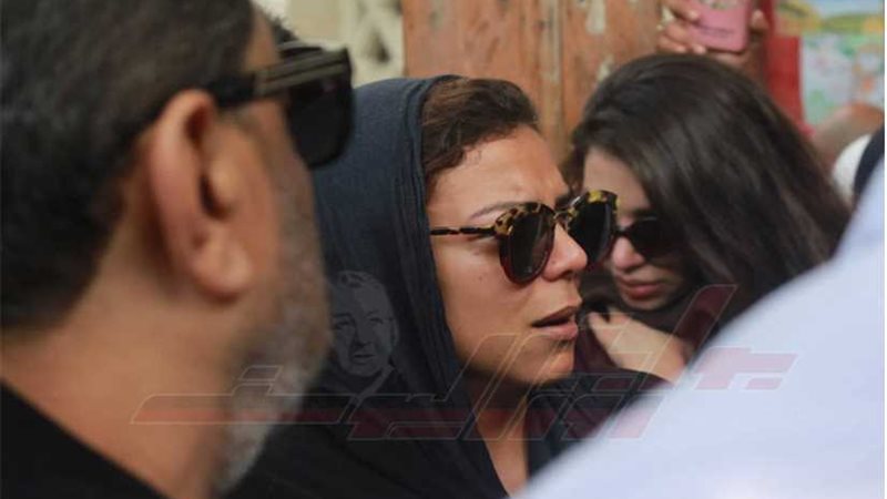 شاهد .. توافد الفنانين