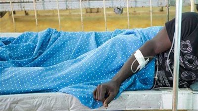 دودة تتلوى بجانب كبد رجل.. والسبب جرجير غير مغسول 