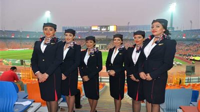 بالصور جميلات مصر للطيران يشاركن الجماهير الفرحة بانطلاق البطولة الإفريقية للشباب