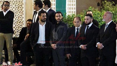 بالصور.. أبرزهم هنيدي وحلمي والسقا.. نجوم الفن في عزاء هيثم أحمد زكي