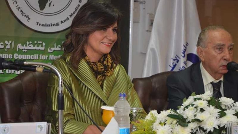 وزيرة الهجرة تستعرض