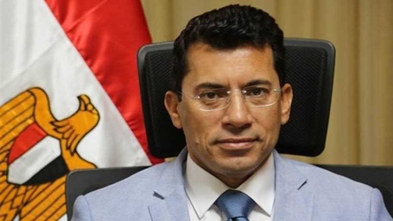 وزير الرياضة يشيد