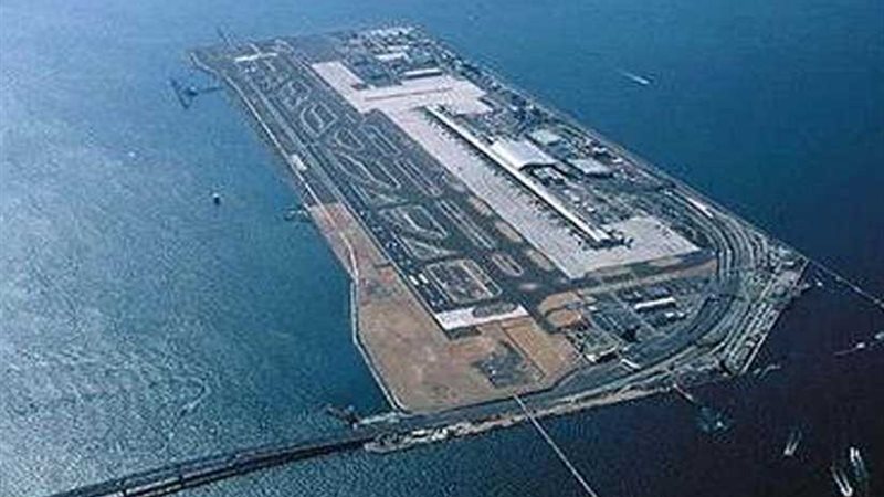 تعطل الحركة بمطار