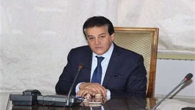 وزير التعليم العالي يهنئ منتخب جامعات مصر للفوز بالبطولة العربية لكرة الصالات بأبو ظبي