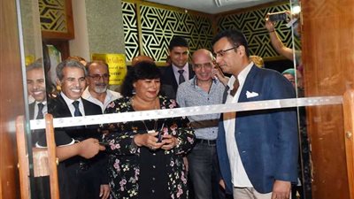 التوافق والمنافسة بين الفنان والناقد في معرض 