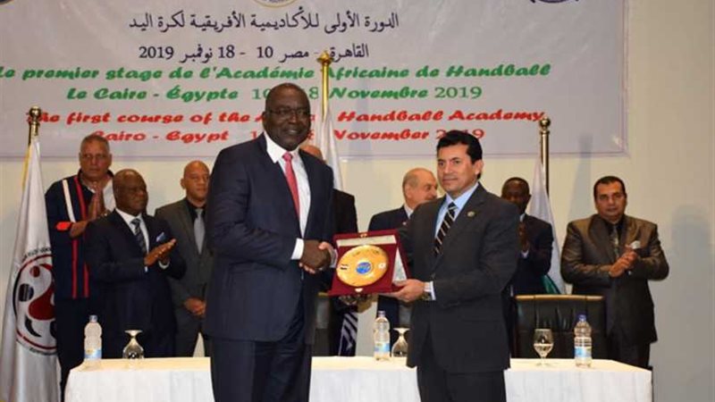 وزير الرياضة يشهد