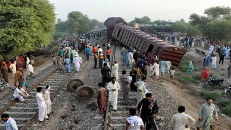 مصرع 15 على الأقل