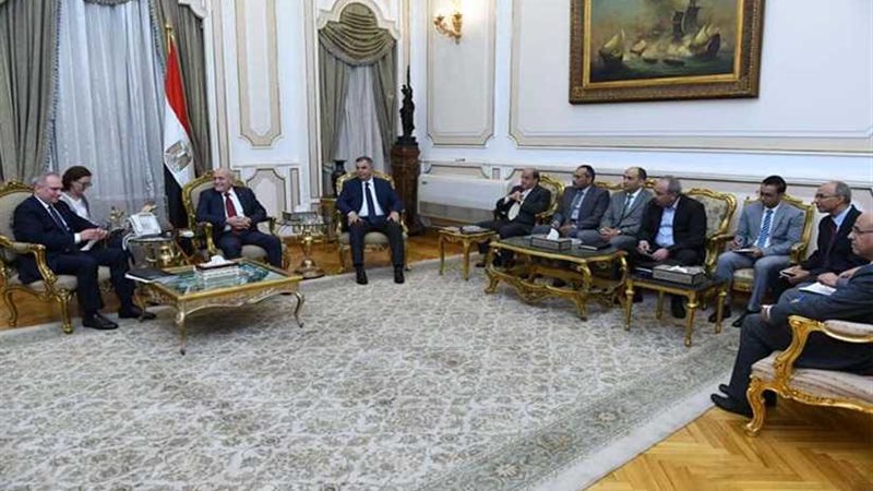 العصار يبحث مع مسئول