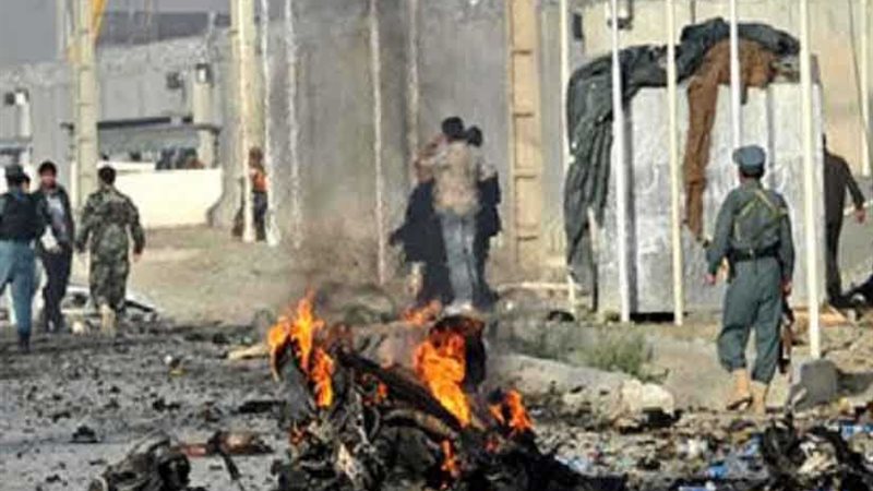 مقتل وإصابة 15 في