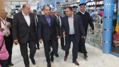 وزير الطيران المدني يتفقد مطار أسوان الدولي