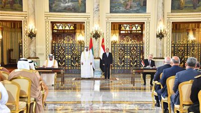 موجز الرابعة.. الرئيس السيسي والشيخ محمد بن زايد يشهدان التوقيع على اتفاقيات للتعاون المشترك