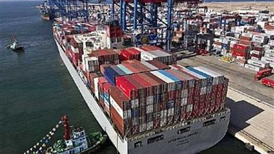 ميناء بورسعيد يستقبل سفينة سياحية بطول 186 مترا