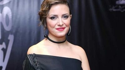 ريهام عبد الغفور بحالة ذهول بسبب شبيهتها: شبهي أكتر مني