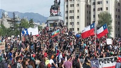 تشيلي:تجدد الاشتباكات بين الشرطة والمتظاهرين في العاصمة سانتياجو