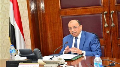 وزير التنمية المحلية يستعرض مع وفد البنك الدولى برنامج تنمية الصعيد