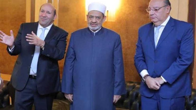 الإمام الأكبر يصل