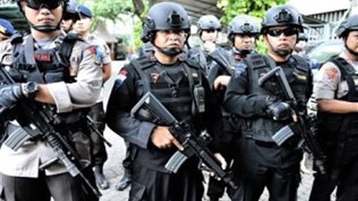 مقتل مسلحين يشتبه في صلتهما بهجوم انتحاري على مركز للشرطة الإندونيسية
