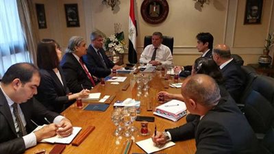 وزير قطاع الأعمال يبحث مع شركة 