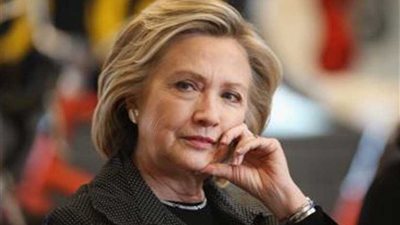 هبوط اضطراري لطائرة أمريكية تقل هيلاري كلينتون عقب مشكلة فنية