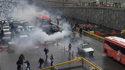 إيران: إحراق مقر لقوات الباسيج في منطقة ملارد غرب طهران