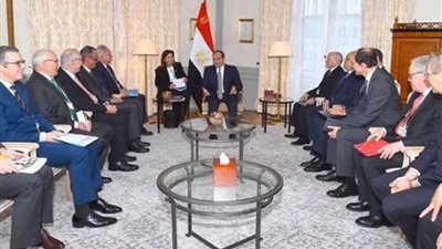 الرئيس السيسي يستقبل بمقر إقامته ببرلين وفد الاتحاد الفيدرالي الألماني للصناعات الأمنية والدفاعية