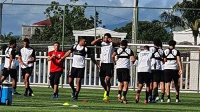 سفير مصر يؤازر المنتخب في جزر القمر