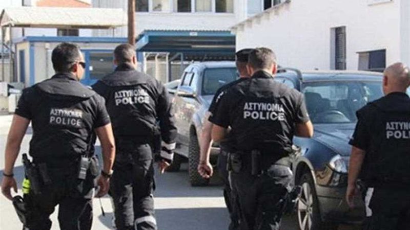 قبرص تضبط حافلة تجسس