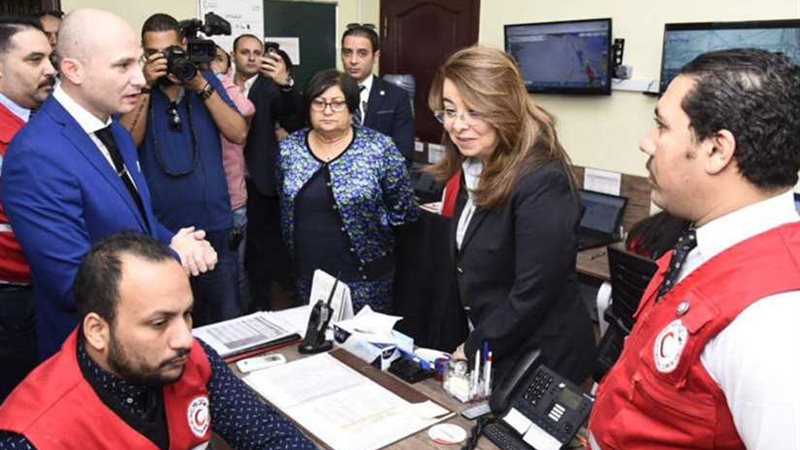 والي تتفقد غرفة العمليات