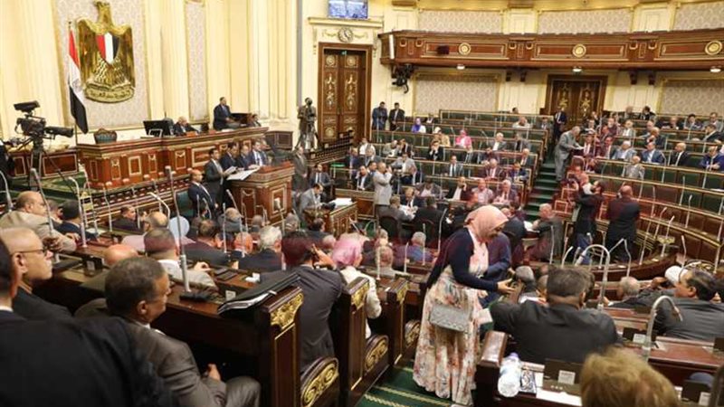 أعضاء البرلمان يطالبون