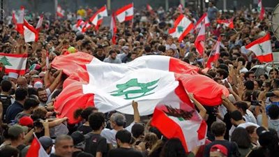 عاجل.. لبنان: المتظاهرون يغلقون الشوارع لمنع انعقاد جلسة للبرلمان