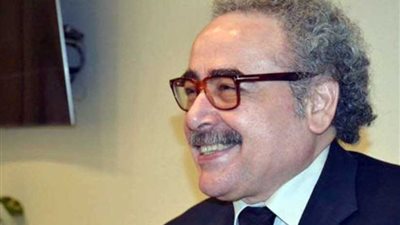 اتحاد الكتاب يجدد الثقة فى 