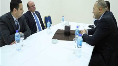 الوفد الأمني المصري يجتمع مع محافظ سلطة النقد الفلسطيني