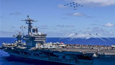 زيارة حاملة الطائرات 