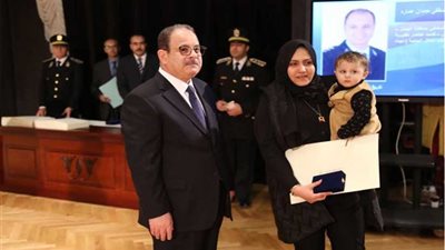 وزير الداخلية: الوطن يستحق التضحية بالغالي والنفيس