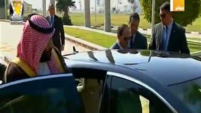 لحظة وصول السيسي وبن سلمان لمنتجع الفرسان بالإسماعيلية (فيديو)