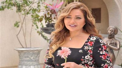 ليلى علوي تغادر شرم الشيخ فجأة