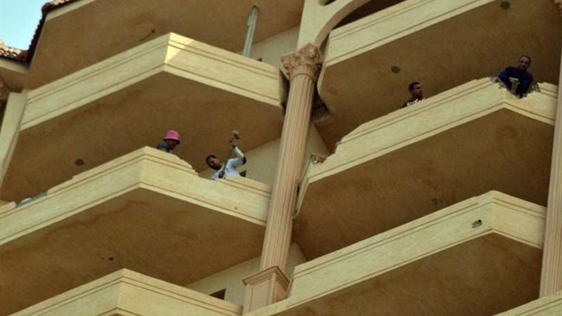 إزالة ٢٠ عمارة لمافيا