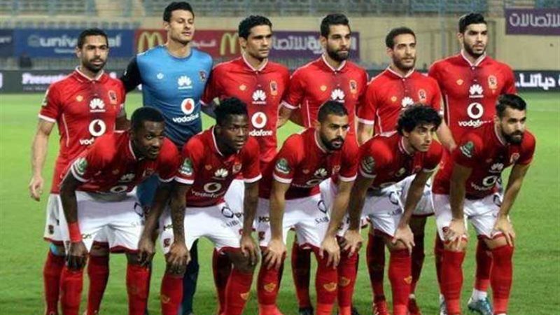 الأهلي بالزي الأحمر