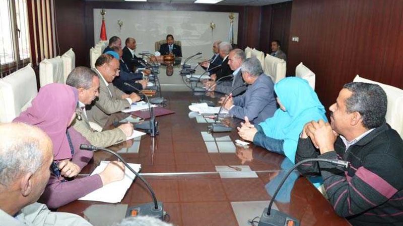 صناديق القمامة تعرض