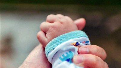 ممرضة تعثر على طفلة رضيعة بمستشفى قطور المركزي