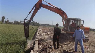 إزالة 7 حالات تعدٍ على أراضٍ زراعية بميت غمر