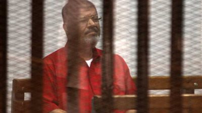 إعادة محاكمة مرسى و23 آخرين في 