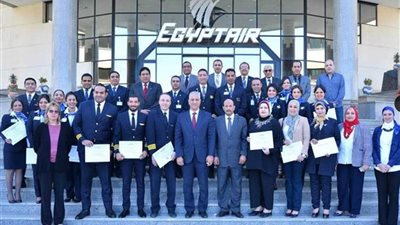 مصر للطيران تكرم طواقم موظفيها المميزين