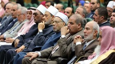 الإمام الأكبر يحضر جانبًا من فعاليات مؤتمر 