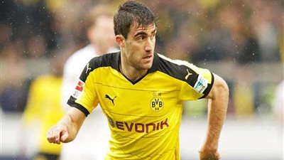 تشيلسى ومانشستر يتصارعان على سوكراتيس مدافع دورتموند