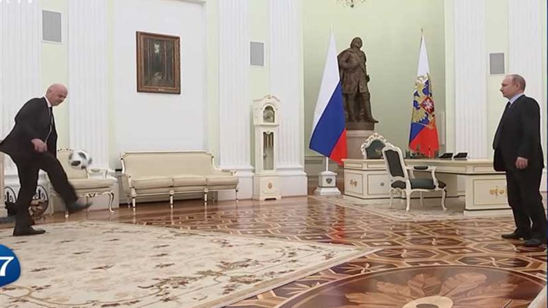 بوتين وأساطير الكرة