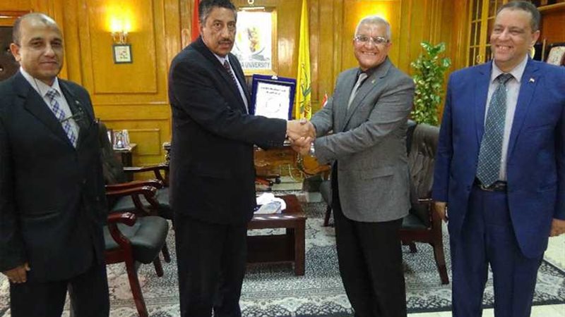 رئيس جامعة المنيا