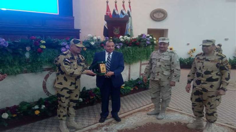 جامعة بني سويف تكرم