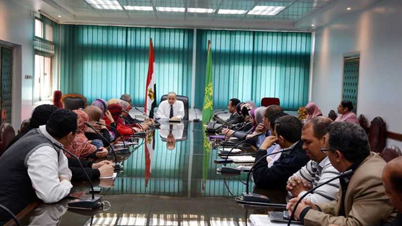 محافظ القليوبية لمسؤولي