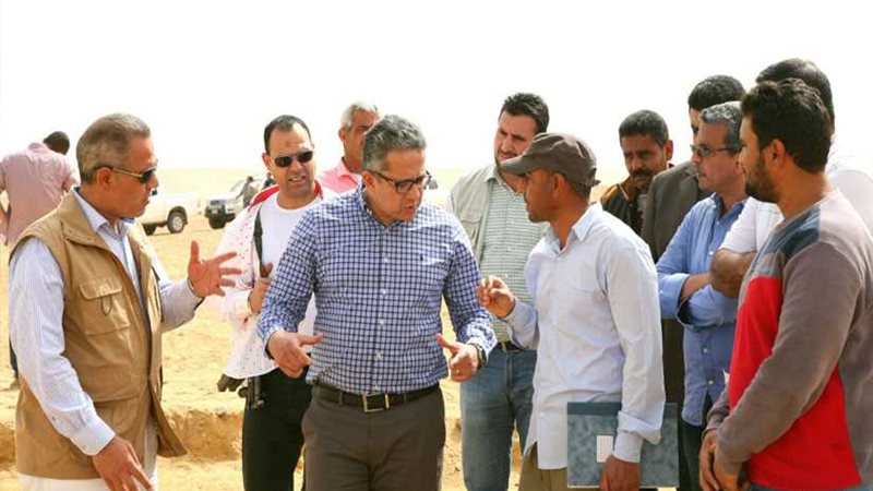 العناني يتفقد حفائر